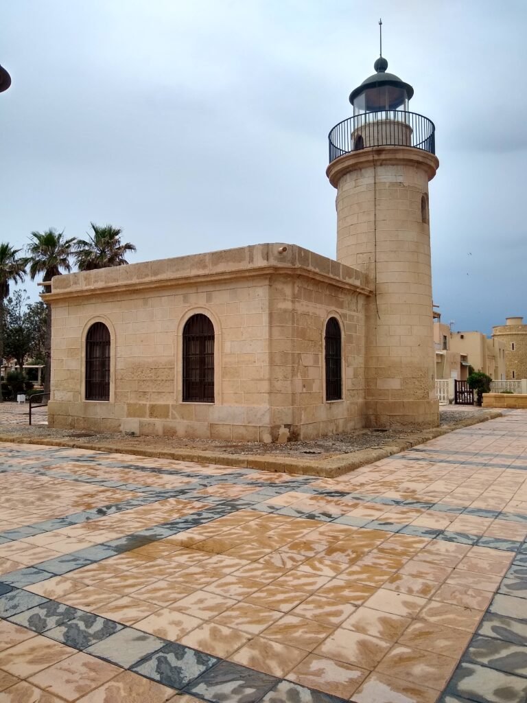 Costa Delfín: una experiencia única para descubrir la costa de Roquetas de Mar.